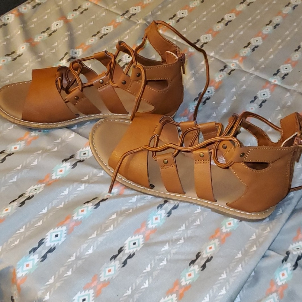 sandals - Picture 2 of 6